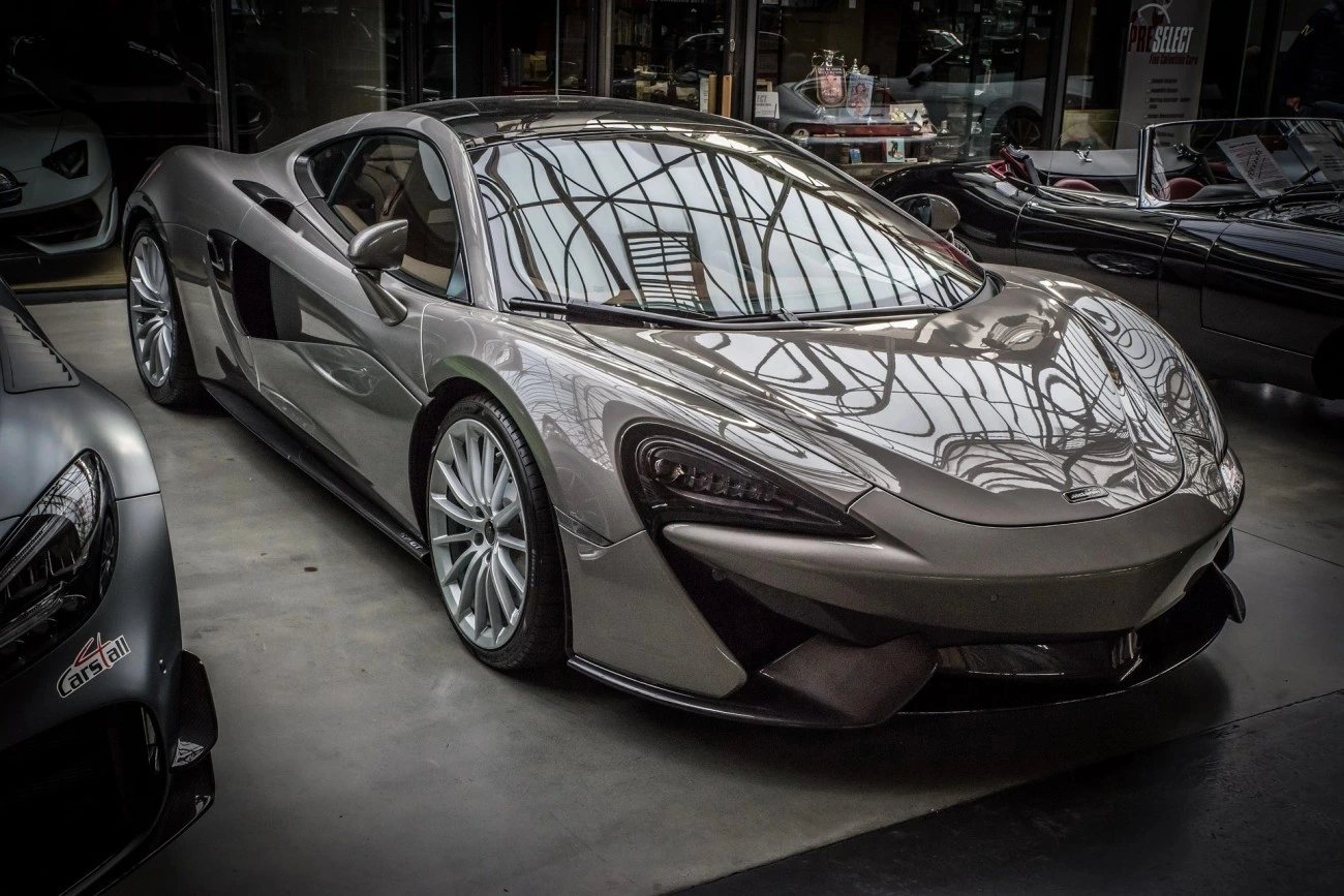 mclaren-4535102_1920